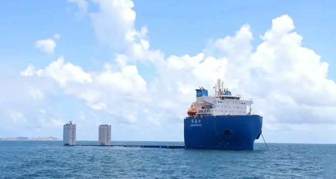 “大国重器”再添新成员国内首艘智能半潜船在广州J9九游会 九游会J9交付(图4)