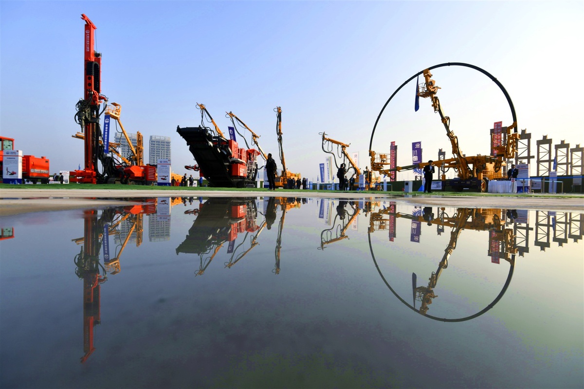 九游会J9 J9九游会中铁工业极端装备家族首次震撼亮相 助力川藏铁路建设(图2) 九游会J9 J9九游会中铁工业极端装备家族首次震撼亮相 助力川藏铁路建设(图2)