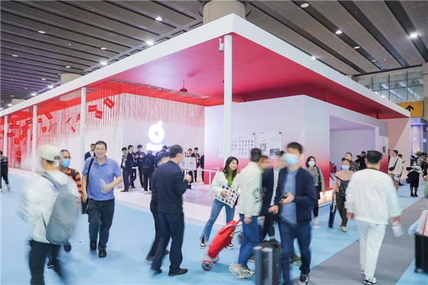 广州家具展上圣奥科技智能环保方案带来J9九游会 九游会J9办公商用新体验