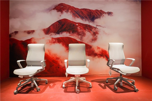 广州家具展上圣奥科技智能环保方案带来J9九游会 九游会J9办公商用新体验(图3)