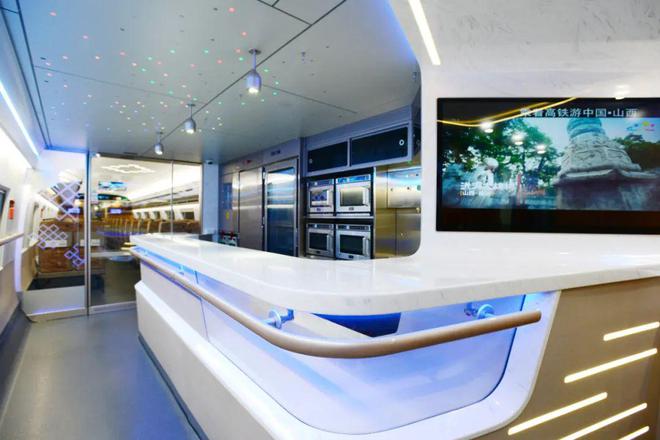 九游会J9 J9九游会助力五一出行!济青高铁时速350公里复兴号智能动车组今日下线(图8) 九游会J9 J9九游会助力五一出行!济青高铁时速350公里复兴号智能动车组今日下线(图8)