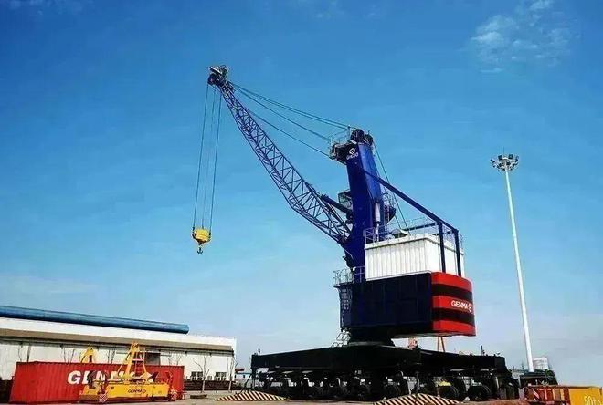 九游会J9 J9九游会国内首台纯电驱动移动式港口起重机有多全能?(图4) 九游会J9 J9九游会国内首台纯电驱动移动式港口起重机有多全能?(图4)