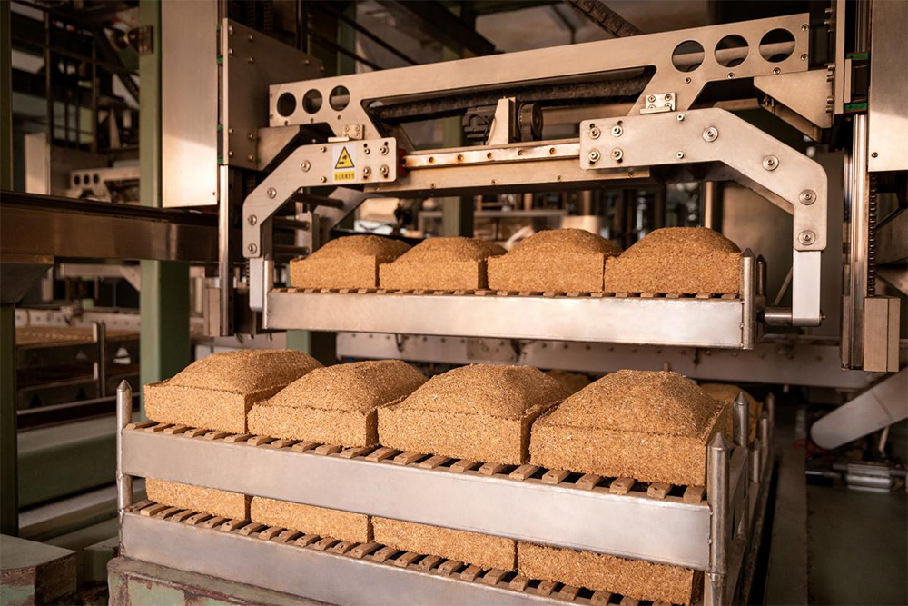 守正J9九游会 九游会J9创新·集约环保·系统推进:国台“智酿三要素”是白酒业推进新型工业化的可鉴路径