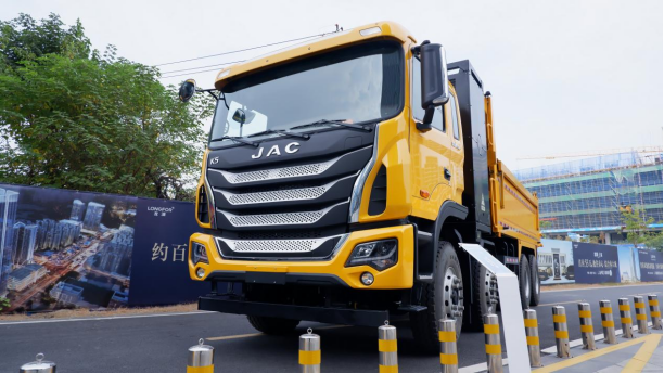 聚力发展智能化新能源环卫生态 江汽集团与劲旅环境战九游会J9 J9九游会略合作签约(图3) 聚力发展智能化新能源环卫生态 江汽集团与劲旅环境战九游会J9 J9九游会略合作签约(图3)