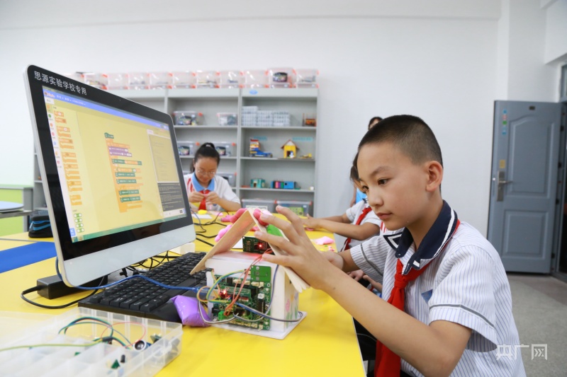 甘肃甘州:智J9九游会 九游会J9慧校园点亮学子梦想