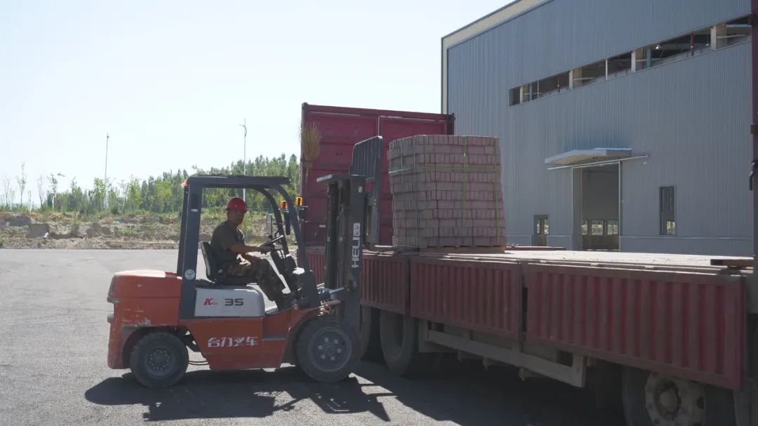 霍尔果斯市南部J9九游会 九游会J9产业园区环保装备制造产业园建设项目进度喜人(图2)