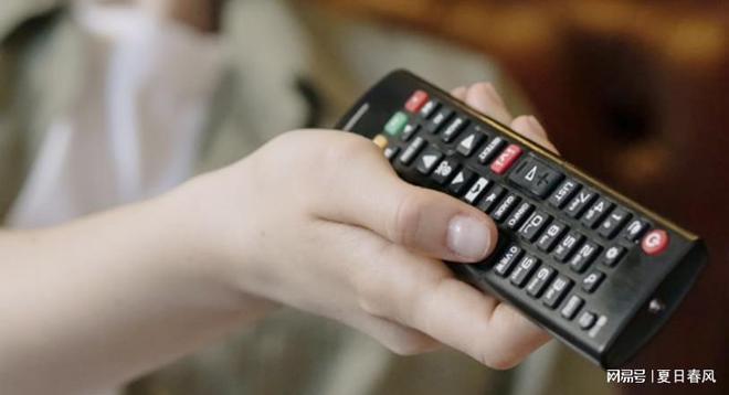 智能语音遥控器好用吗？解锁观看电视新体验J9九游会 九游会J9
