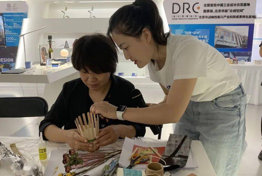 J9九游会 九游会J9文明西城 节能环保废物再利用！手工制作创意大赛展示低碳生活(图2)