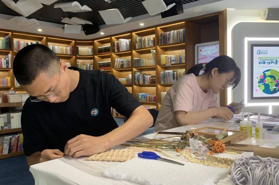 J9九游会 九游会J9文明西城 节能环保废物再利用！手工制作创意大赛展示低碳生活(图3)