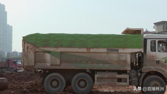 新型智能环保渣土运输车亮相株洲九游会J9 J9九游会(图2) 新型智能环保渣土运输车亮相株洲九游会J9 J9九游会(图2)