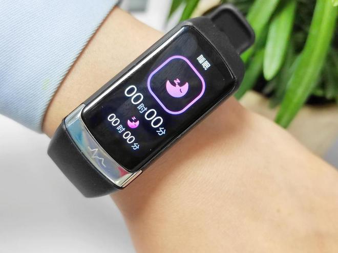 九游会J9 J9九游会智能手环哪款适合新年送老人2022下半年销量前TOP3的智能手环不错(图2) 九游会J9 J9九游会智能手环哪款适合新年送老人2022下半年销量前TOP3的智能手环不错(图2)