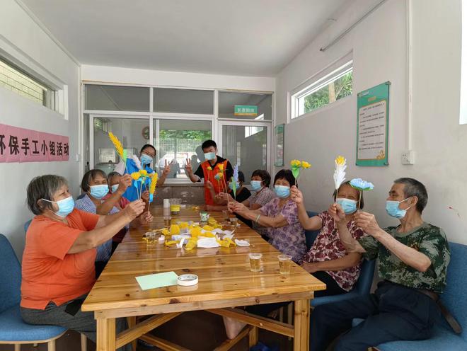 变废为宝 创意J9九游会 九游会J9无限——环保手工小组(图3)