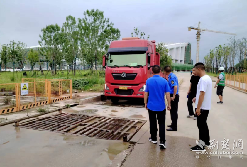 九游会J9 J9九游会麻城城管:创新渣土管理机制 共建共享幸福家园(图5) 九游会J9 J9九游会麻城城管:创新渣土管理机制 共建共享幸福家园(图5)