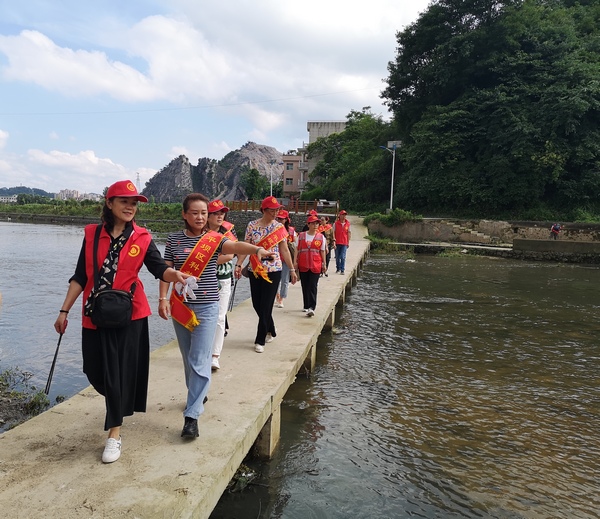 平坝区开展河湖保护知识讲座九游会J9 J9九游会暨巡河技能培训(图2)