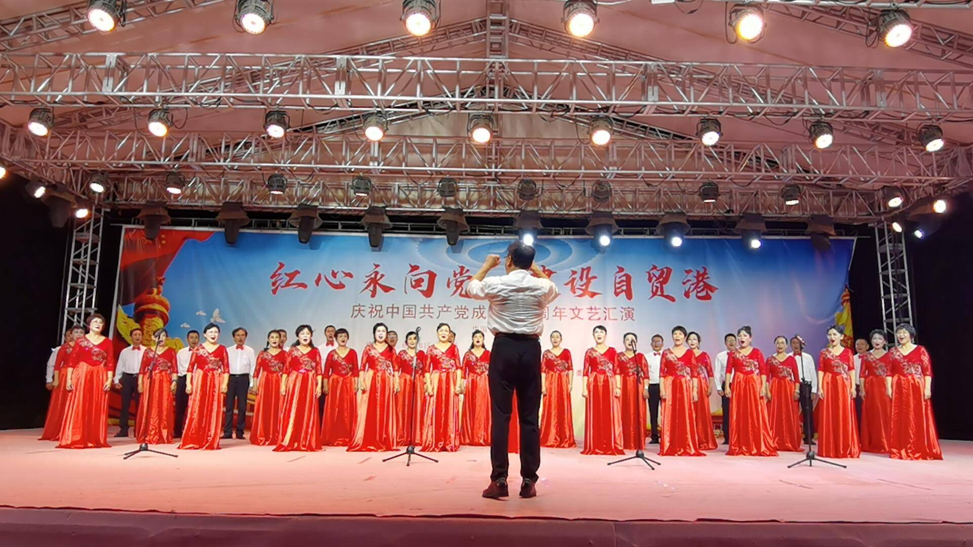 九游会J9 J9九游会红心永向·建设自贸港 芳园艺术村创新形式庆“七一”(图3)