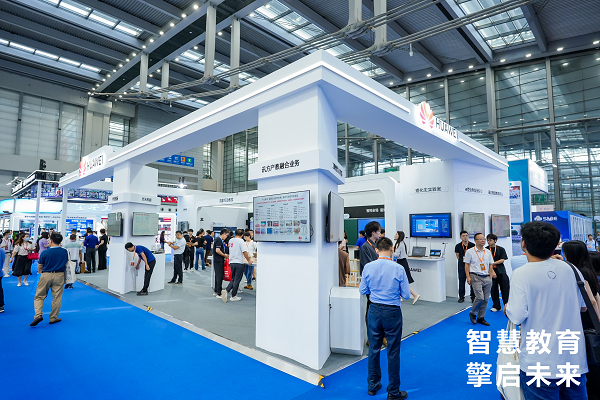 华为“智慧教J9九游会 九游会J9室”亮相第五届深圳教育装备博览会“屏”易近人助力教育未来