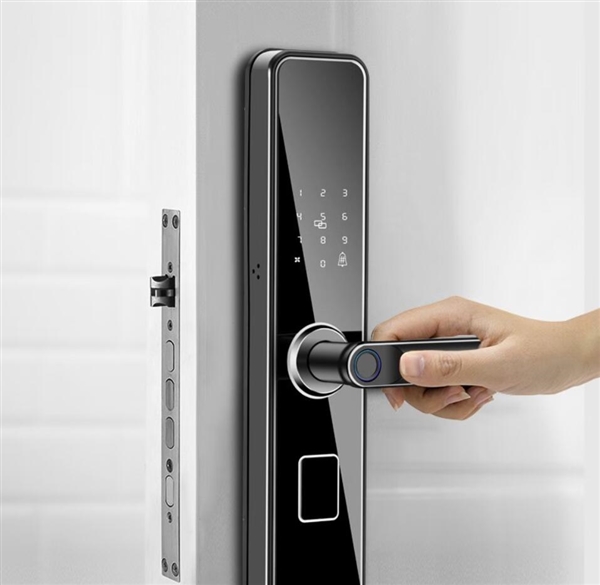 J9九游会 九游会J95年销量翻倍！智能门锁野蛮疯长背后是无数隐患(图2)