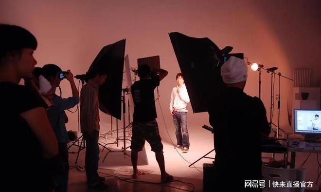 快来智影:满足受众心理需求是微电影广告的创作路径之一J9九游会 九游会J9(图2) 快来智影:满足受众心理需求是微电影广告的创作路径之一J9九游会 九游会J9(图2)