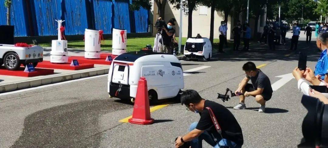 J9九游会 九游会J9北京环卫集团暨“皓智云”系列智能环卫产品发布会亮相多款无人驾驶装备(图3)