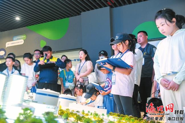 九游会J9 J9九游会海口近160名“分类体验官”走进生活垃圾处理现场 见证“变废为宝” 增强环保意识(图2)